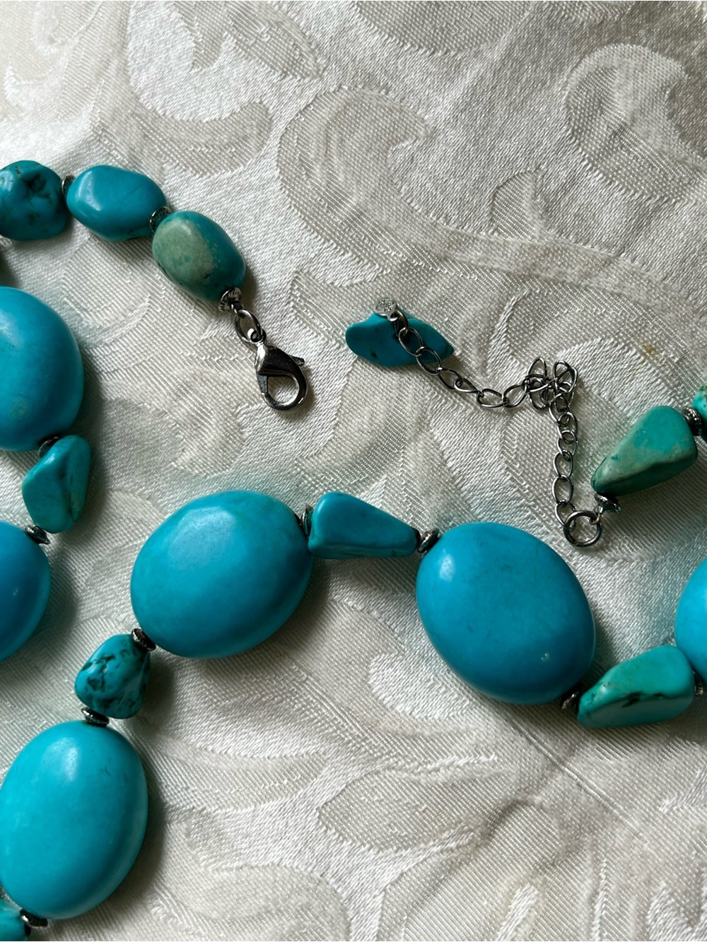 Premier Designs Chunky Magnesite Turquoise Bead Statement Necklace - Picture 4 of 6